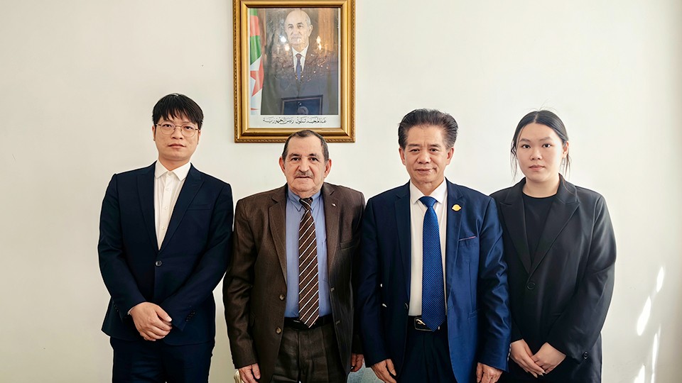 世界物联网大会执委会主席何绪明一行访问阿尔及利亚驻华使馆