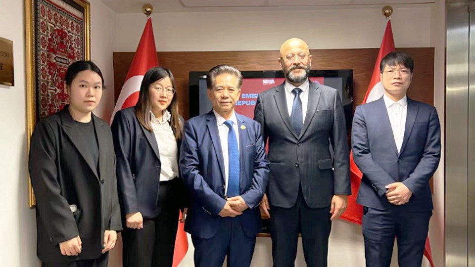 世界物联网大会执委会主席何绪明一行访问土耳其驻华使馆经济处